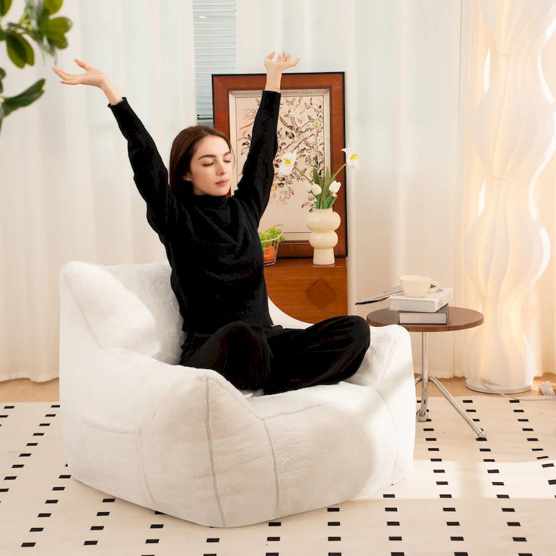 Pouf poire en fausse fourrure avec dossier, rembourrage en mousse déchiquetée haute densité et design polyvalent